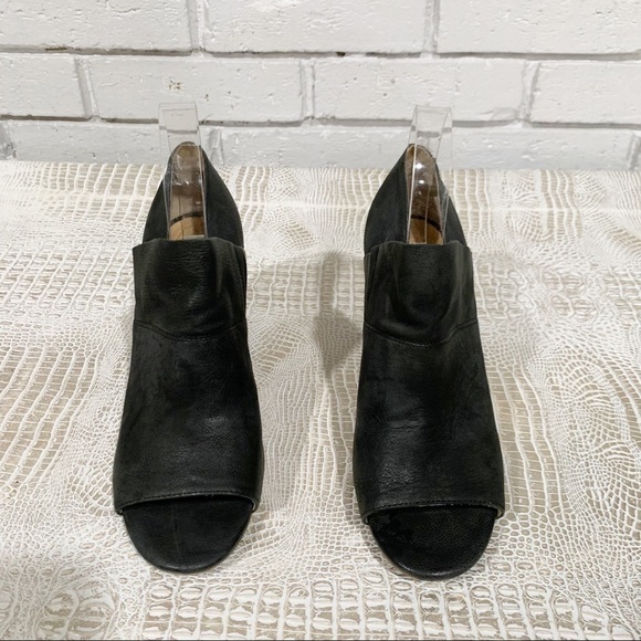 Me Too Women's Adam Tucker McKenna Cuoio Sandal - Picture 7 of 13